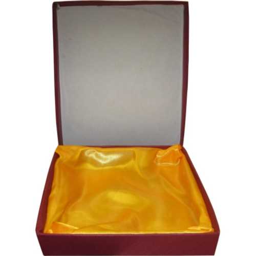 Картонена кутия за плакет тъмно червена 21х17.5х3 см