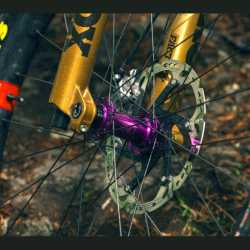 Предна главина OneUp Component 15x110 32H Червена