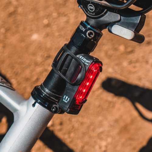 Стоп светлина за велосипед Lezyne STRIP ALERT Drive Rear light Black